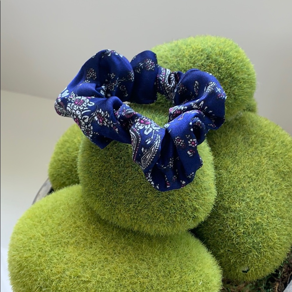 Scrunchie - Picture 2 of 2